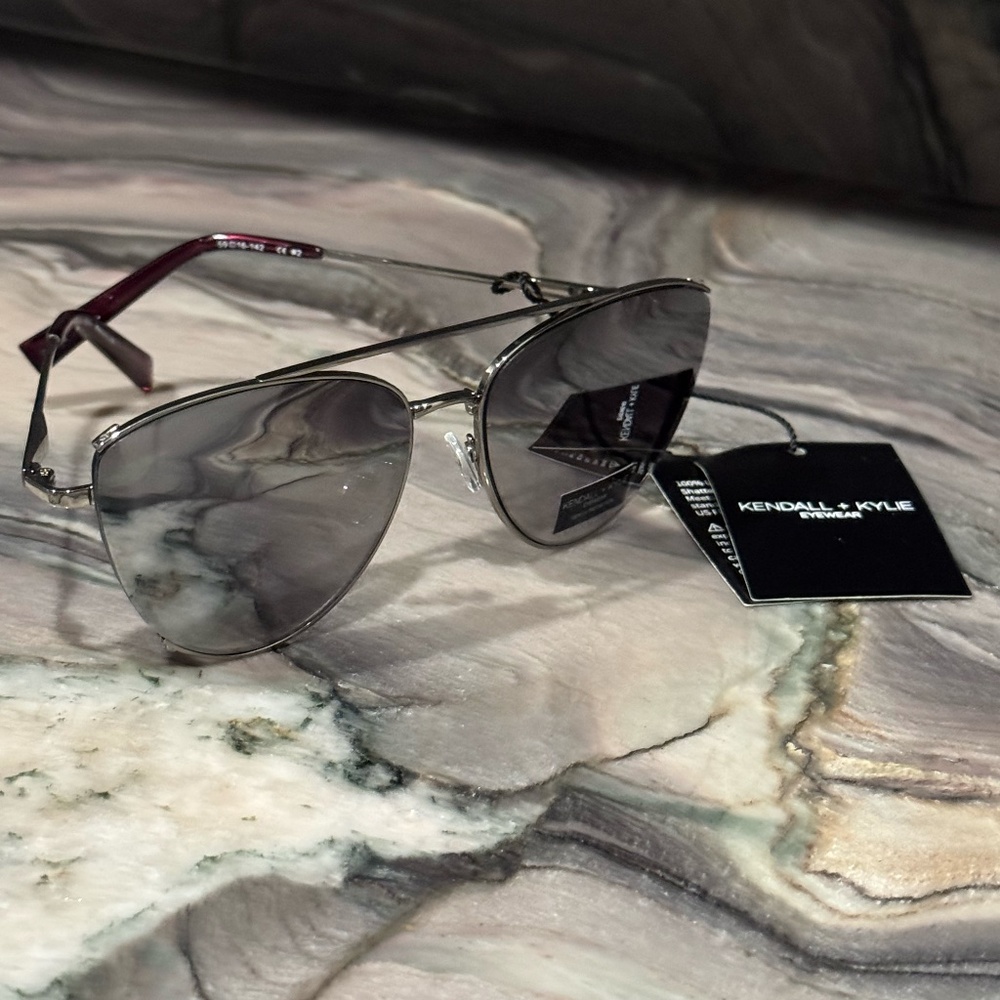 KENDALL & KYLIE NEW Cat Eye Sunglasses 100% UV Protection Jenner $150 - Picture 10 of 13